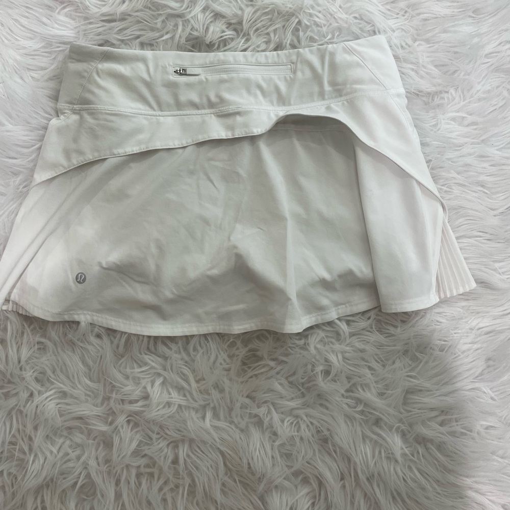 Lululemon Play off the pleats Mid- Rise skirt!